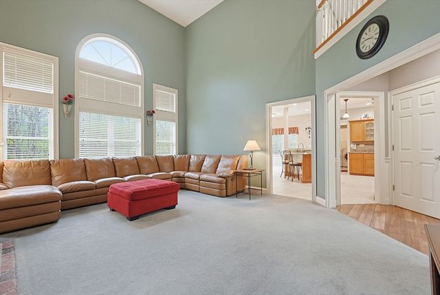 10 Essex St, Douglas, MA 01516