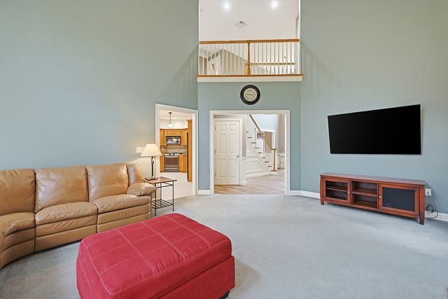 10 Essex St, Douglas, MA 01516