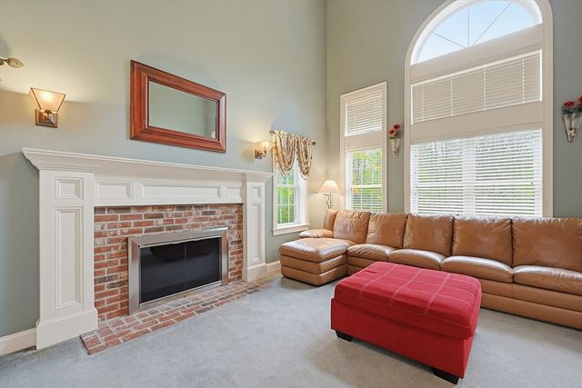 10 Essex St, Douglas, MA 01516