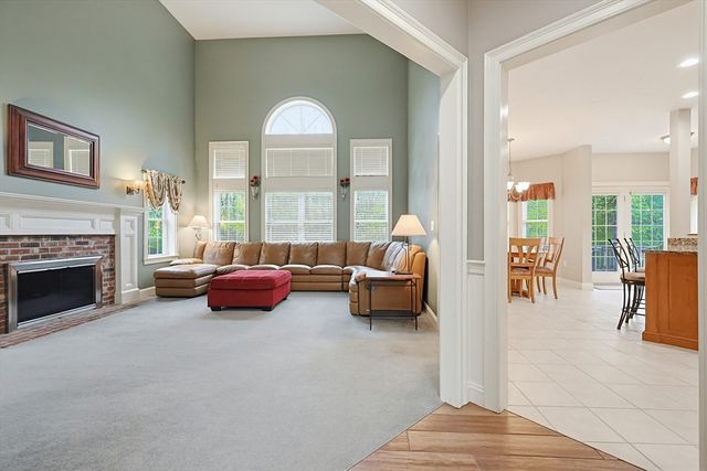 10 Essex St, Douglas, MA 01516