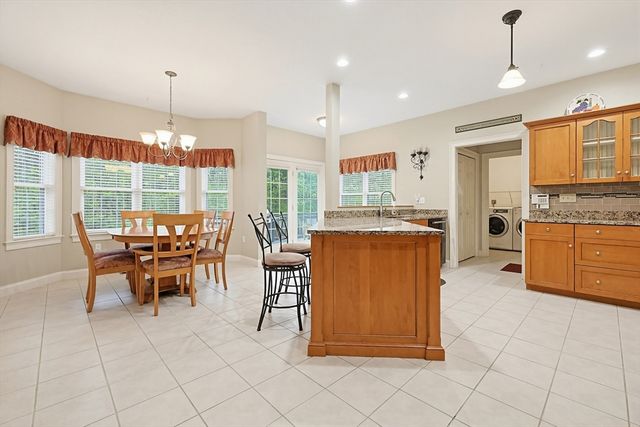 10 Essex St, Douglas, MA 01516
