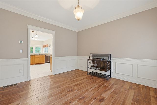 10 Essex St, Douglas, MA 01516