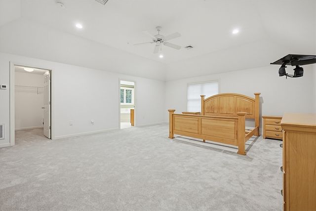 10 Essex St, Douglas, MA 01516