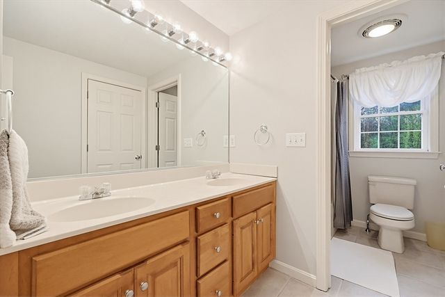 10 Essex St, Douglas, MA 01516