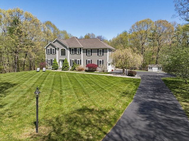 10 Essex St, Douglas, MA 01516