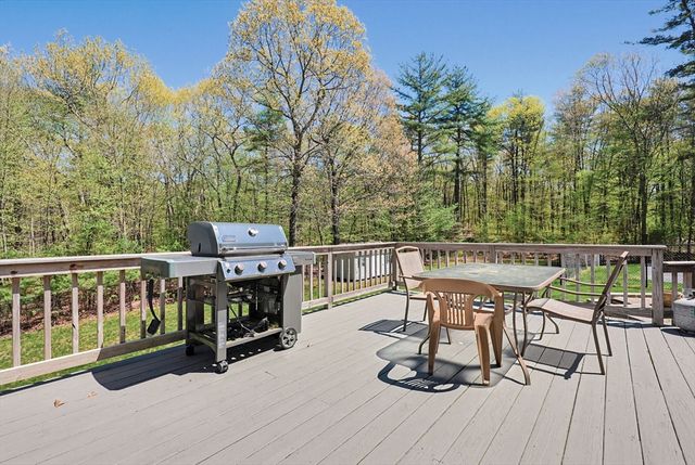 10 Essex St, Douglas, MA 01516
