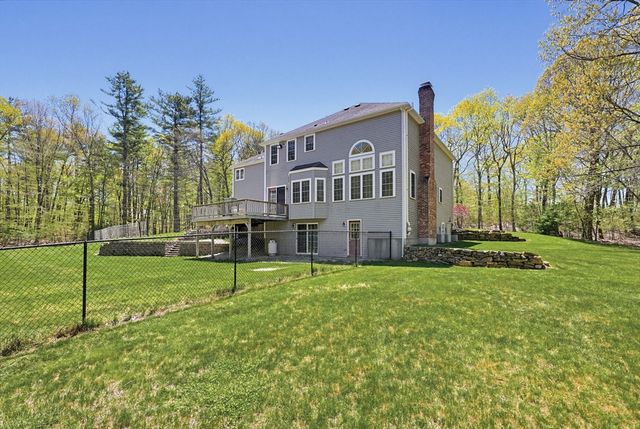 10 Essex St, Douglas, MA 01516