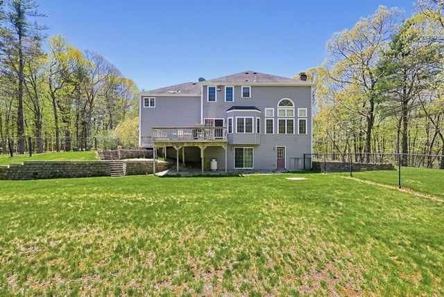 10 Essex St, Douglas, MA 01516