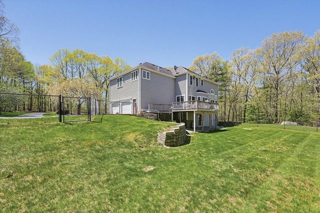 10 Essex St, Douglas, MA 01516