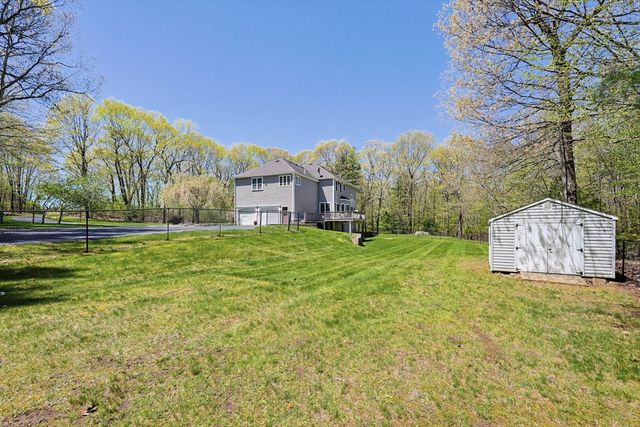 10 Essex St, Douglas, MA 01516