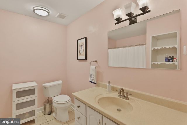 701 YARDLEY CMNS, Yardley, PA 19067