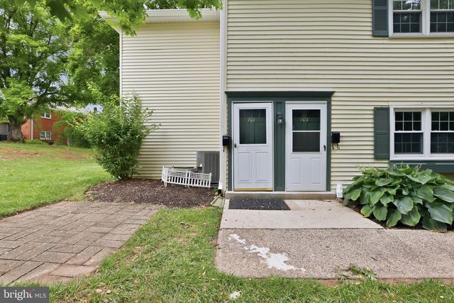 701 YARDLEY CMNS, Yardley, PA 19067