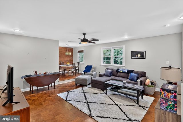701 YARDLEY CMNS, Yardley, PA 19067