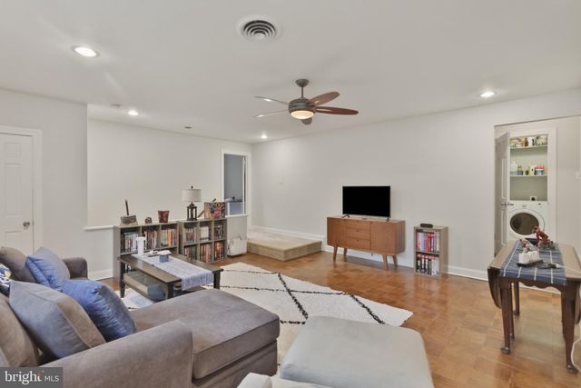 701 YARDLEY CMNS, Yardley, PA 19067