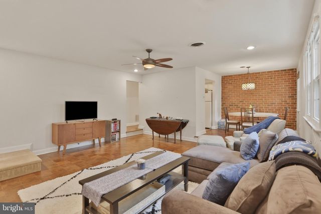 701 YARDLEY CMNS, Yardley, PA 19067