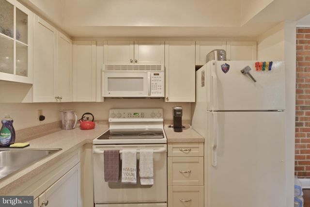 701 YARDLEY CMNS, Yardley, PA 19067