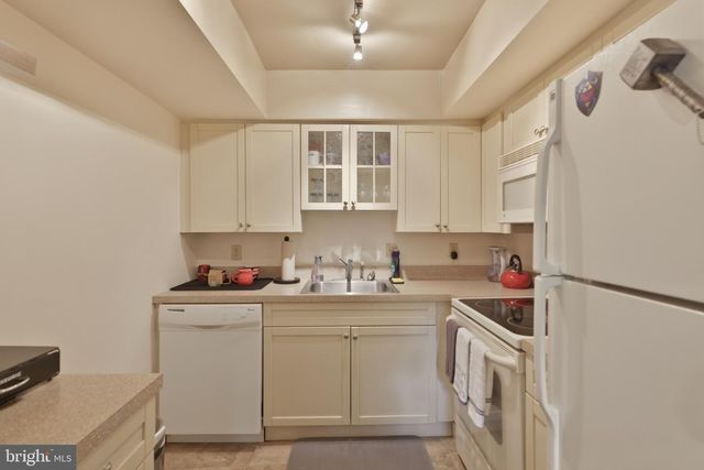 701 YARDLEY CMNS, Yardley, PA 19067