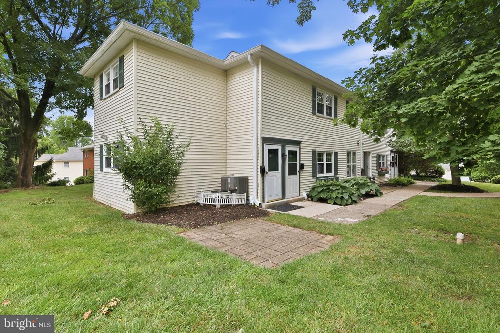 701 YARDLEY CMNS, Yardley, PA 19067