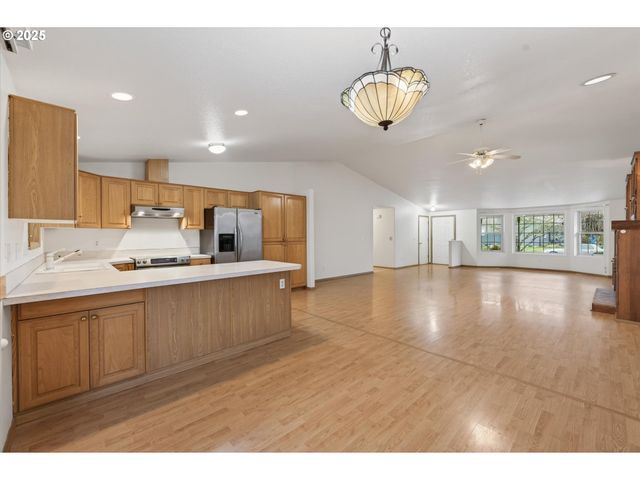 703 Nw 17TH St, Battle Ground, WA 98604