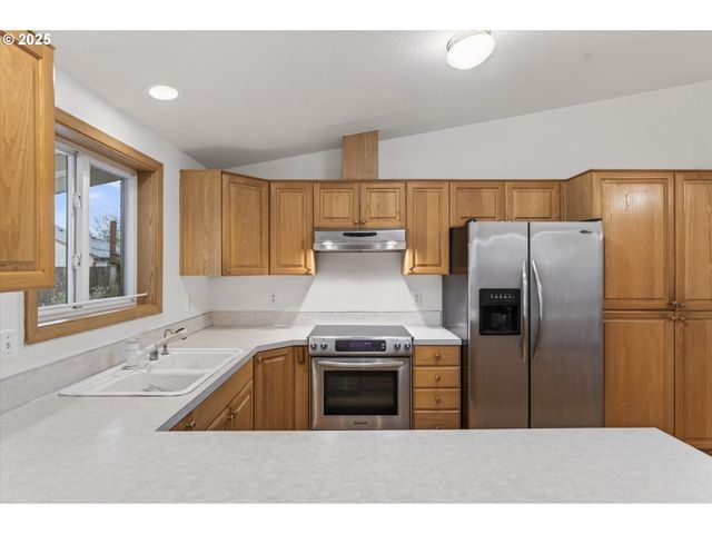 703 Nw 17TH St, Battle Ground, WA 98604