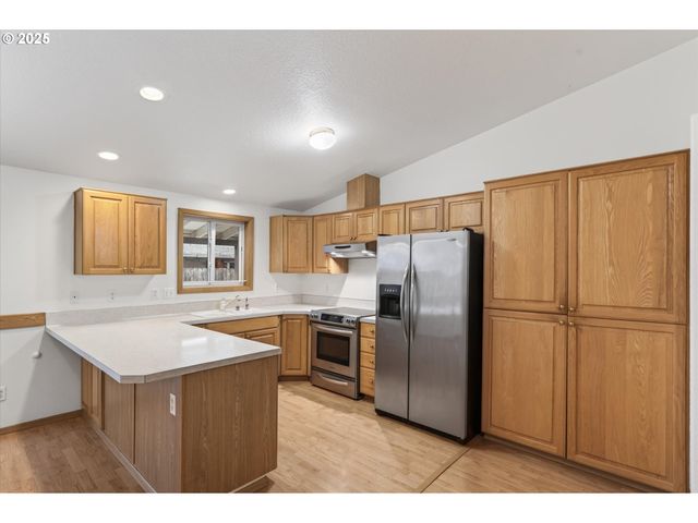 703 Nw 17TH St, Battle Ground, WA 98604