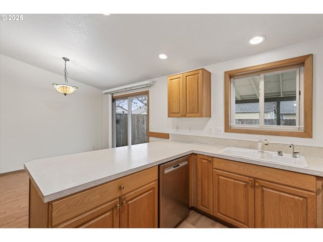 703 Nw 17TH St, Battle Ground, WA 98604