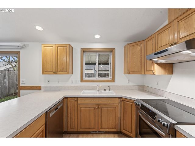 703 Nw 17TH St, Battle Ground, WA 98604