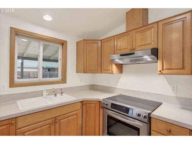 703 Nw 17TH St, Battle Ground, WA 98604