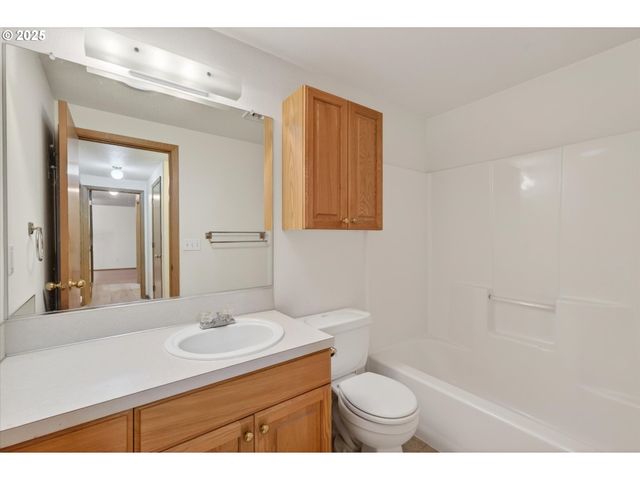 703 Nw 17TH St, Battle Ground, WA 98604