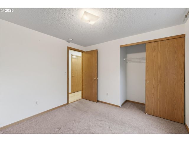 703 Nw 17TH St, Battle Ground, WA 98604