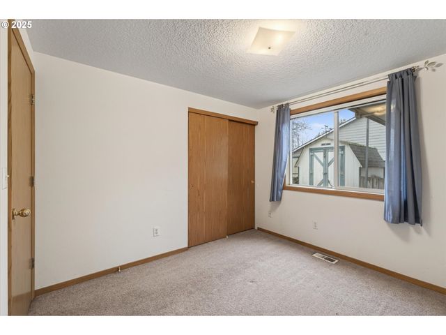 703 Nw 17TH St, Battle Ground, WA 98604