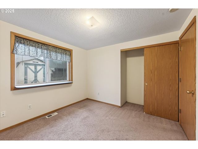 703 Nw 17TH St, Battle Ground, WA 98604