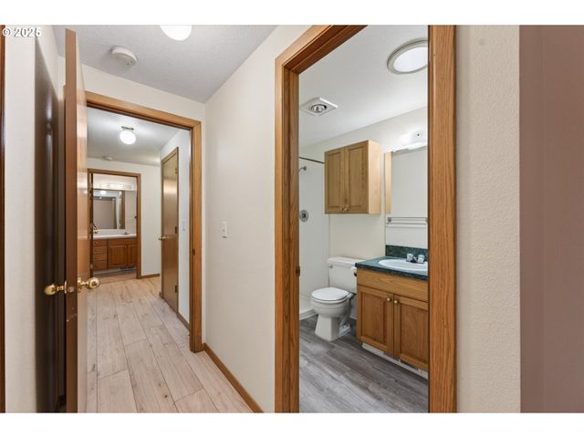 703 Nw 17TH St, Battle Ground, WA 98604