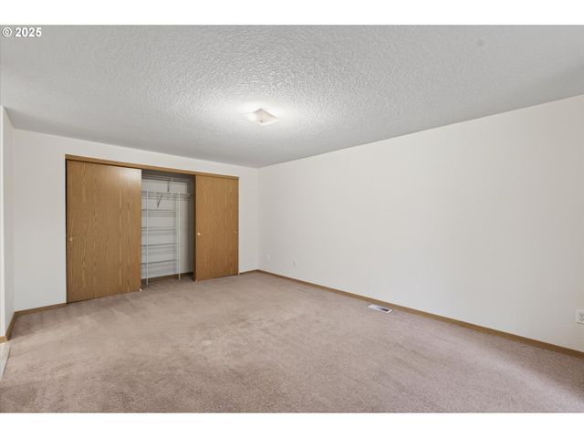 703 Nw 17TH St, Battle Ground, WA 98604