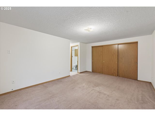 703 Nw 17TH St, Battle Ground, WA 98604