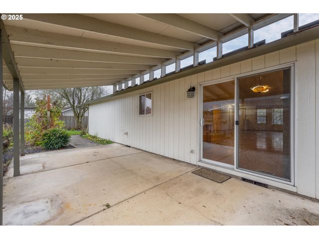 703 Nw 17TH St, Battle Ground, WA 98604