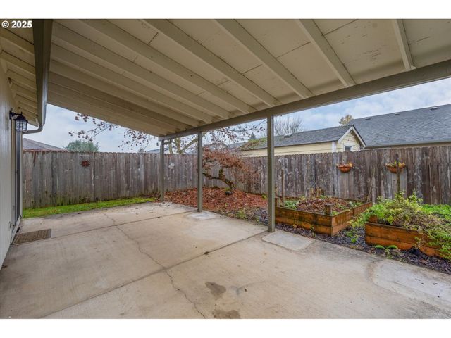 703 Nw 17TH St, Battle Ground, WA 98604