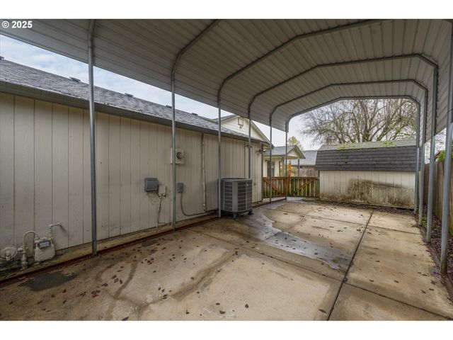 703 Nw 17TH St, Battle Ground, WA 98604