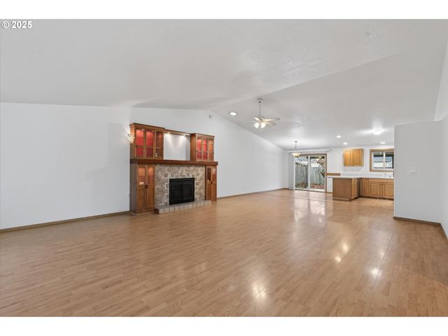 703 Nw 17TH St, Battle Ground, WA 98604