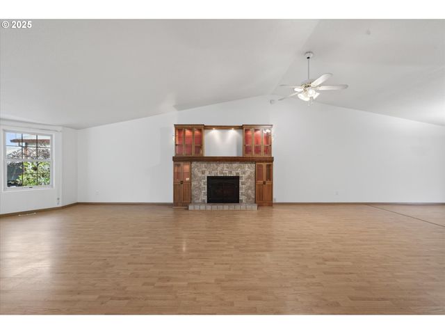 703 Nw 17TH St, Battle Ground, WA 98604