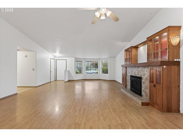 703 Nw 17TH St, Battle Ground, WA 98604