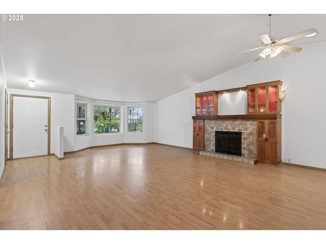 703 Nw 17TH St, Battle Ground, WA 98604