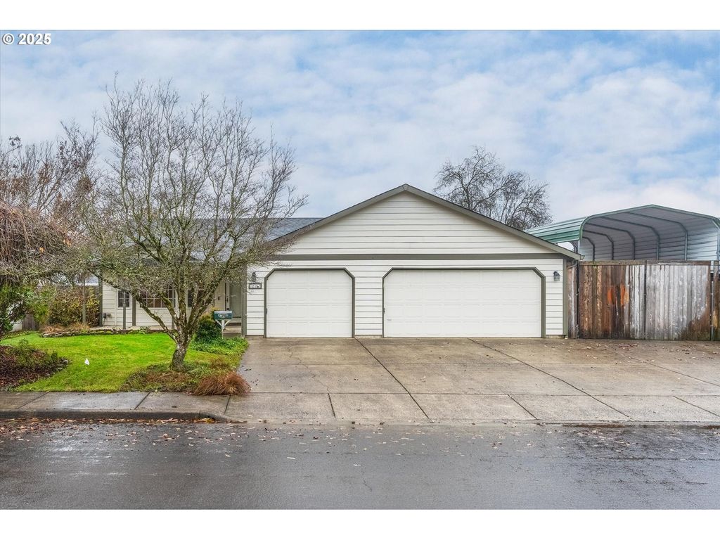 703 Nw 17TH St, Battle Ground, WA 98604