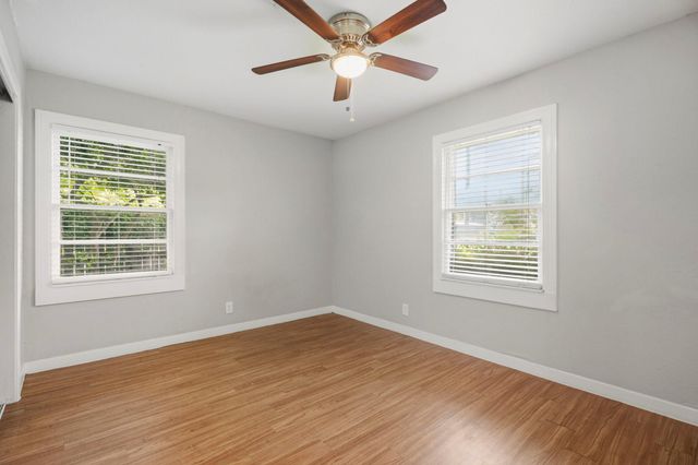 1502 15th Avenue N, Texas City, TX 77590
