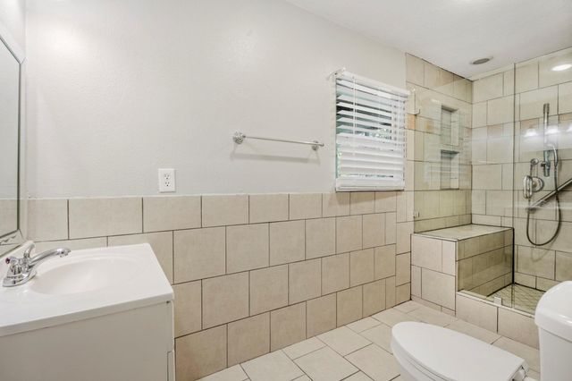 1502 15th Avenue N, Texas City, TX 77590