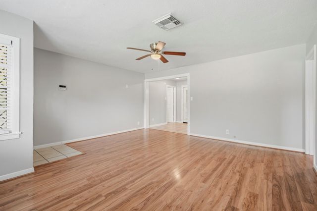 1502 15th Avenue N, Texas City, TX 77590