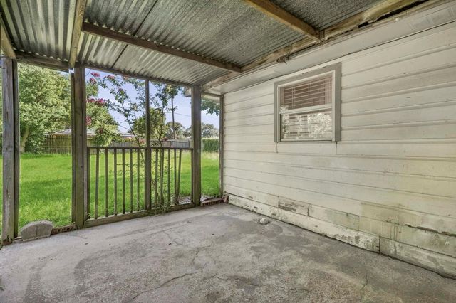 1502 15th Avenue N, Texas City, TX 77590
