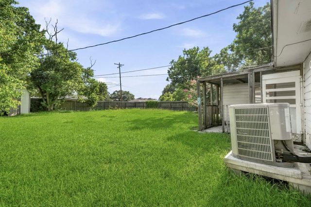 1502 15th Avenue N, Texas City, TX 77590