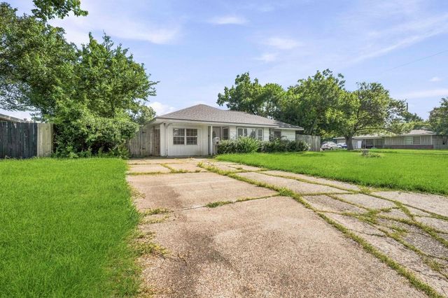 1502 15th Avenue N, Texas City, TX 77590