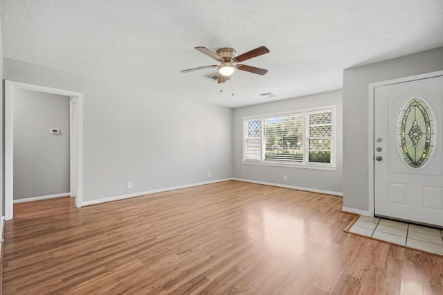 1502 15th Avenue N, Texas City, TX 77590